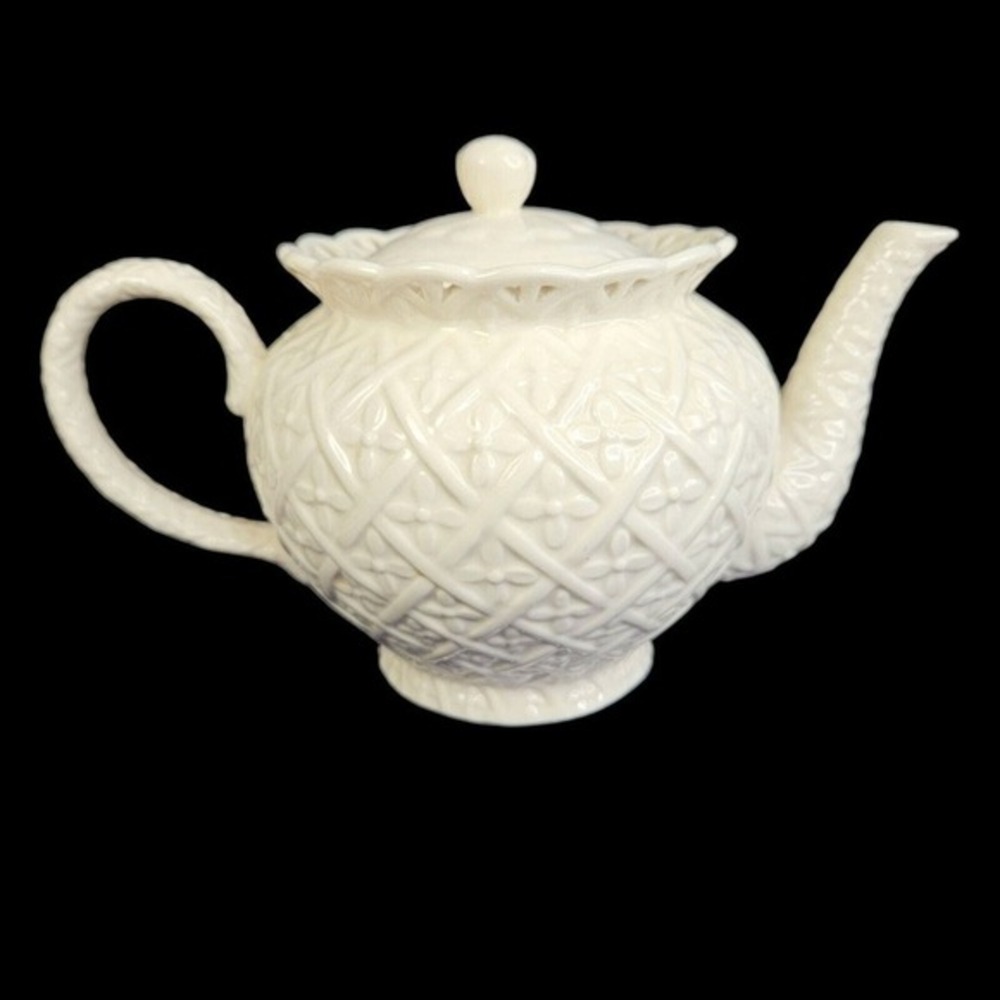 Godinger Cream Embossed Lattice Teapot With Lid Pierced Lace Rim Porcelain READ